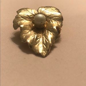 Sarah Coventry | Vintage Signed Leaf Brooch